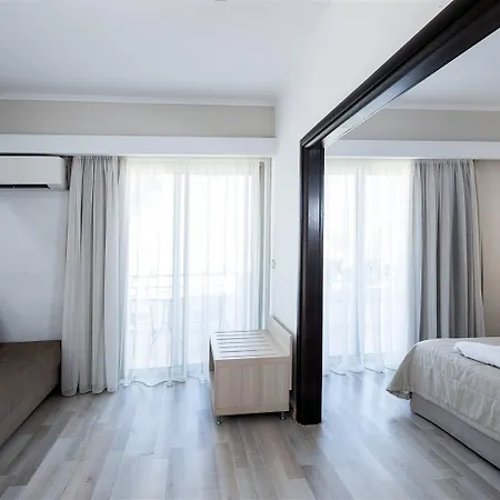 Terinikos Sunny Garden & Junior Aparthotel