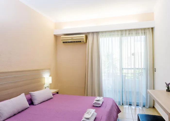 Terinikos Sunny Garden & Junior Lejlighedshotel 2*