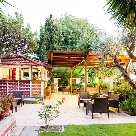 Terinikos Sunny Garden Junior Hotel apartamentowy Jalisos