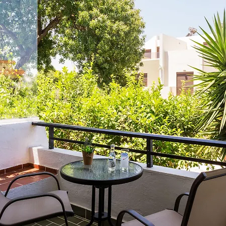 Terinikos Sunny Garden & Junior Hotel de apartamente 2*