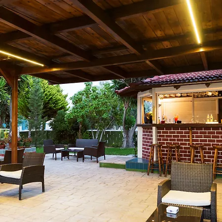 Terinikos Sunny Garden & Junior Apart Otel 2*