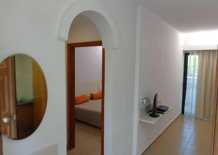 Terinikos Sunny Garden & Junior Apart Otel 2*