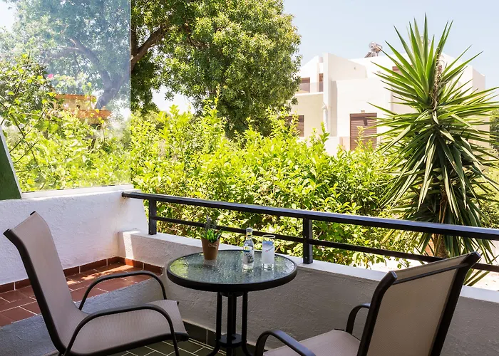Terinikos Sunny Garden & Junior Apart Otel 2*