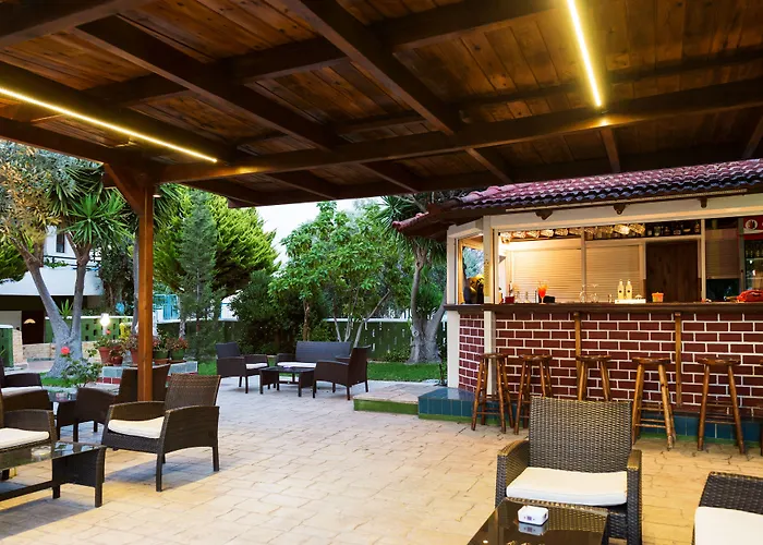 Terinikos Sunny Garden & Junior Apart Otel 2*
