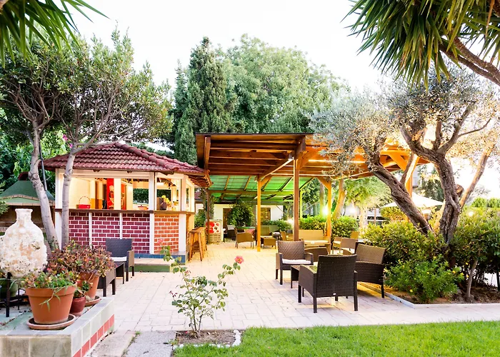Terinikos Sunny Garden & Junior Apart Otel 2*